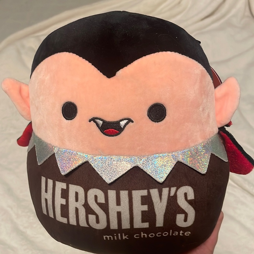Squishmallow Vlad the Vampire x Hershey